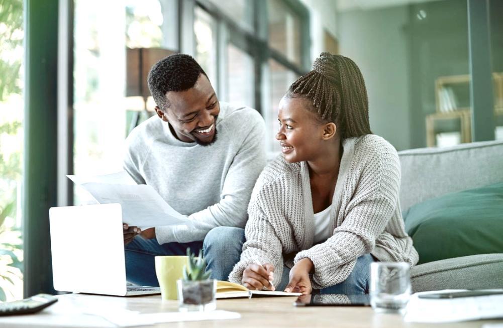 Teilnehmer arbeiten an OOP-Aufgaben während eines Online-Seminars